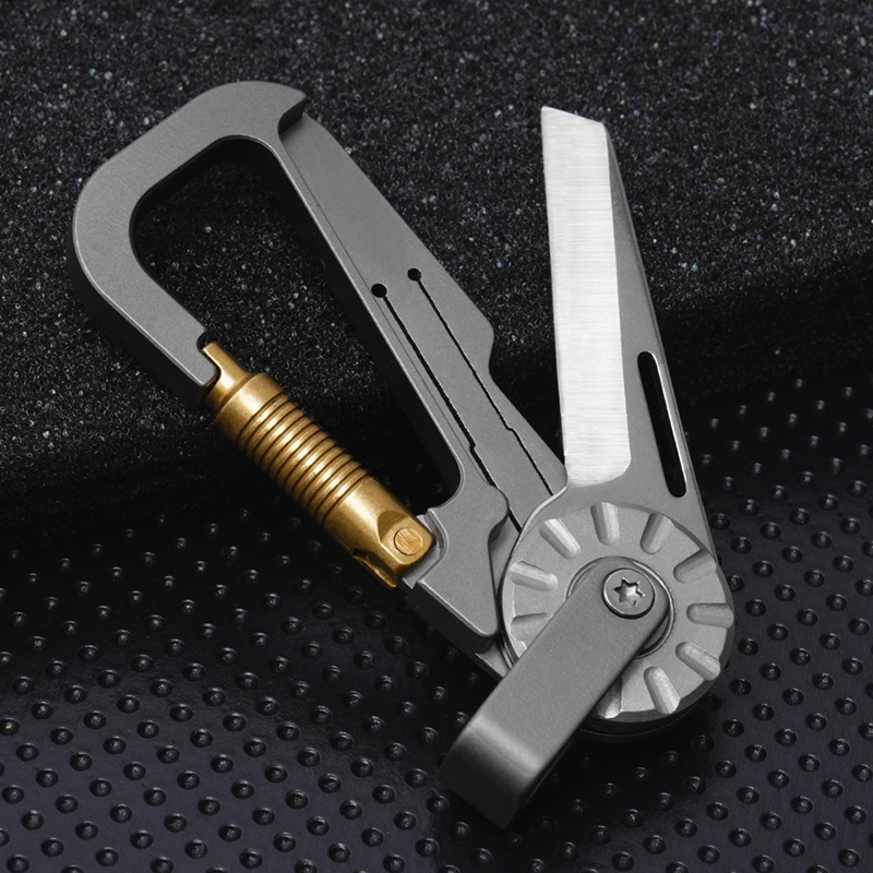 チタン合金 EDCキーホルダー 折りたたみナイフ付き - 車 - Edc Car Carry のレビューと価格